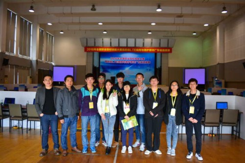 “LTE组网与维护” 赛项指导老师和参赛学生合影