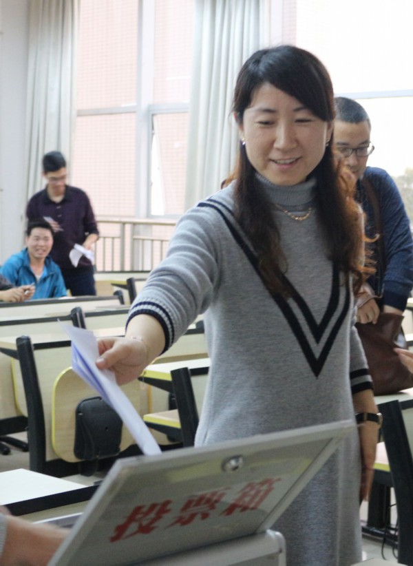 支部选举投票现场