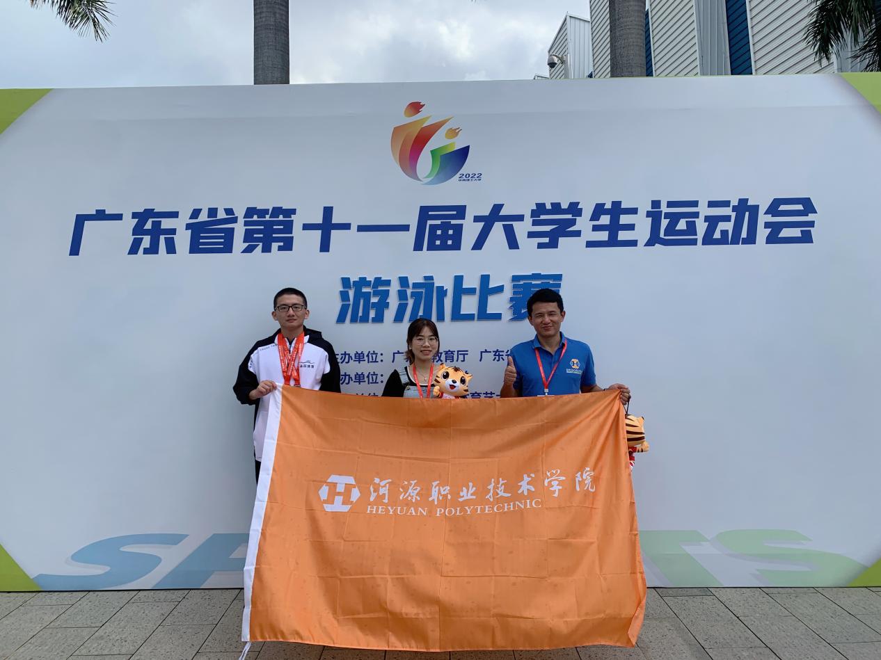 教练与队员合影