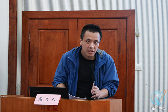 说明: E:\芬\2023.03.02 学校宣传思想文化工作会议 摄影：林汝琦 姜 淋\已处理\黄 舒老师讲话2.jpg